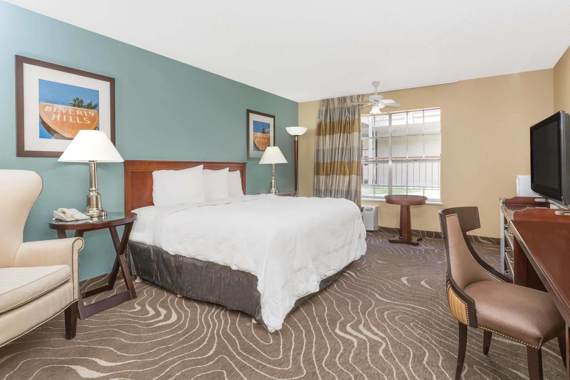 Travelodge By Wyndham Hotel 2*